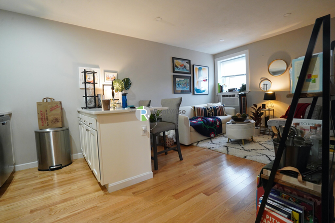 1 - JULY-AUG-SEPT-Amazing Comm Ave Studio, 1 bed & 2 beds, Elevator, No Broker Fee!