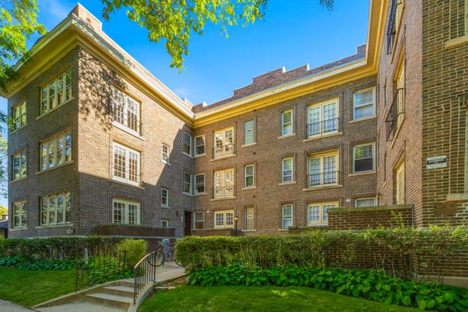 Outside view - SUMMER 2026: Spacious, furnished apartment 4 minutes from campus!!