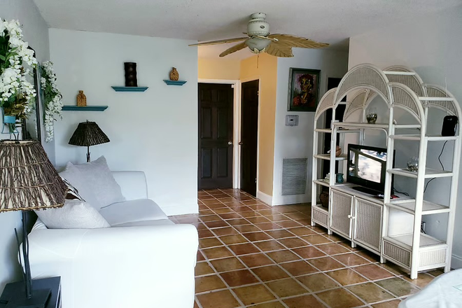 Living Room - Delray Beach 4 BR 2BR 4 private rooms / 2shared bath 1 master suite with private entranced