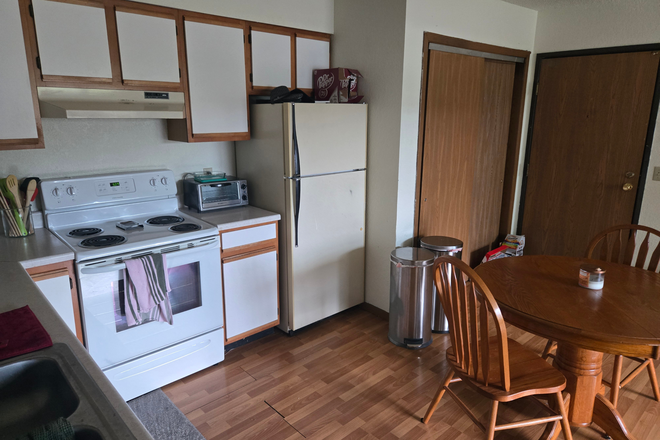 Kitchen - Apt. 1Bed in 3Bed/1Bath. Close to Campus. Act Quickly!