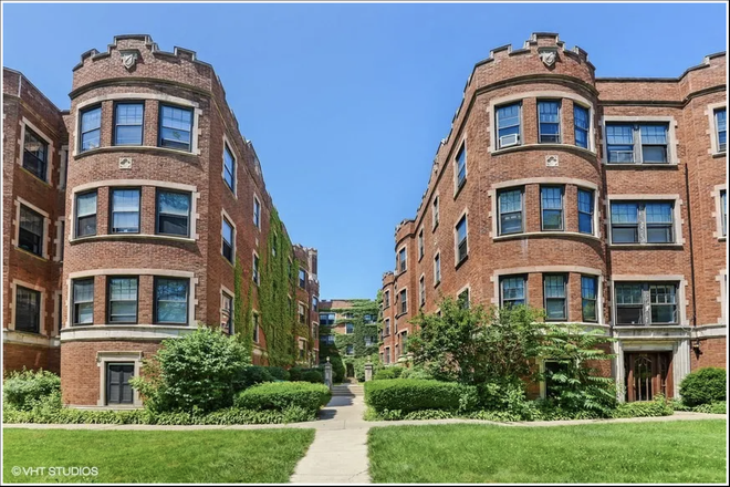 Outside Street View - Fall Sublease of Noyes Street Apartment; Close to Campus, Grocery store, and Restaurants