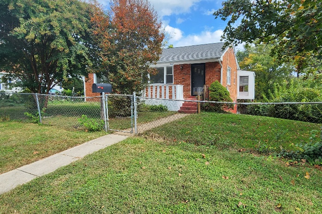 single family home - 4Bd 2Ba for rent