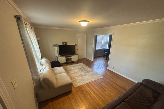 Living Room - 2 Bed 1 Bath Rental house near campus.