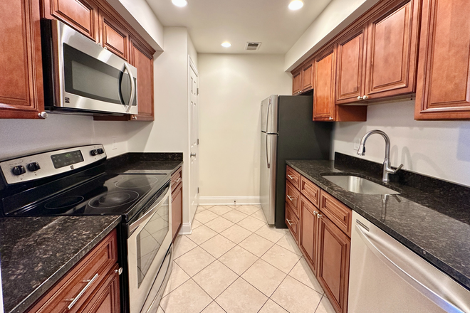 Kitchen - Turtle Creek Condos