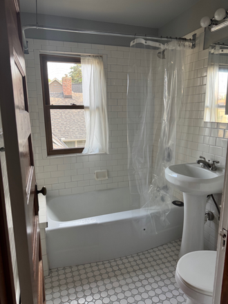 Bathroom - Lovely 2 Bedroom+Office upper duplex, NE Mpls (Owner Occupied) Duplex