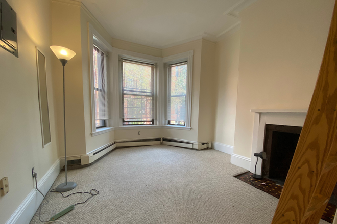 1 - Lofted studio on Symphony Rd