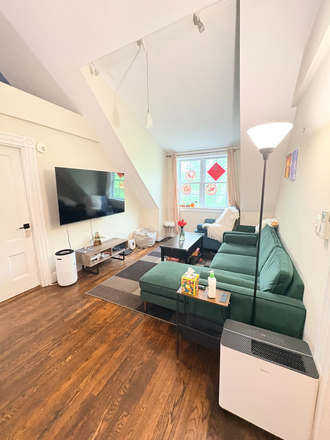 living room - 25 Highland Ave 2B1b, Close to campus