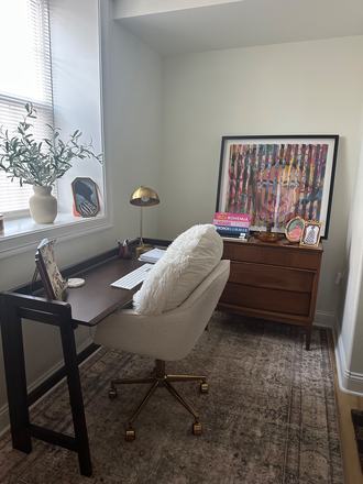 Office area - Northampton fully furnished 1 bed, 1.5 bath, July 1-December 2026 Apartments