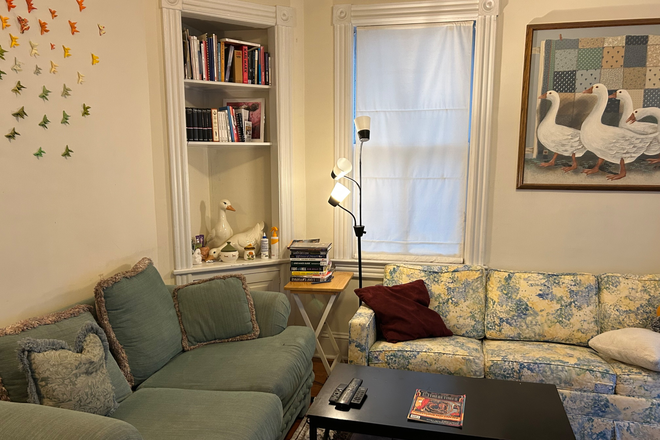 Living room - Unfurnished Room in Townhouse by Campus