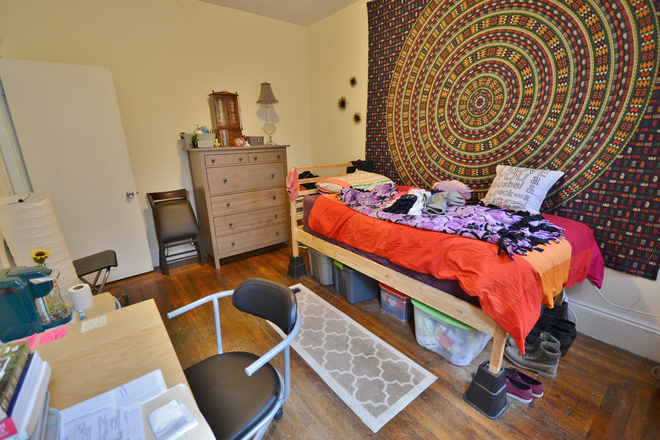 Bedroom - 2 Bedroom Apartment Split Style! Available 9/1/2026 on Peterborough St.