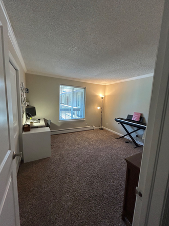 bedroom (will be empty) - Flatiron View Apartment open room