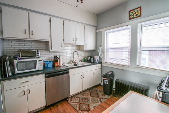 kitchen - Wow! 2 bedroom with a bonus room walk to CWRU/Little Italy