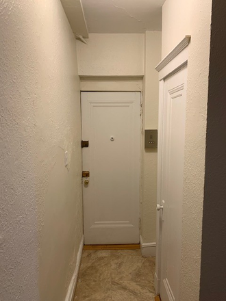 Hub Realty - Brighton, large front 2 bedroom split with spacious kitchen