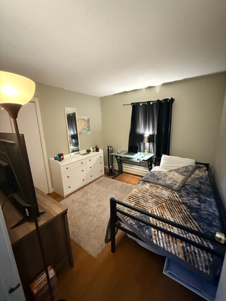 Bedroom - House on State Street very close to campus