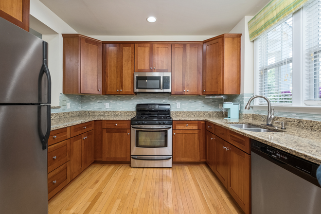 Fully equipped kitchen - Fully furnished 2 bedroom plus bonus room 10 minutes from UVA