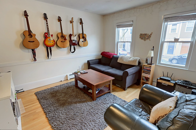 . - *NO BROKERS FEE!!* Spacious 2 Bed/1Bath with parking options! Available 9/1/26!! Apartments