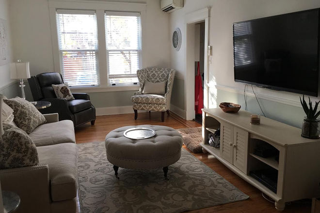 Dining Room - Remington 5BR Rowhome Available 8/1 | Steps to JHU | Finished Basement Bed/Bath | 2,300 Sq Ft
