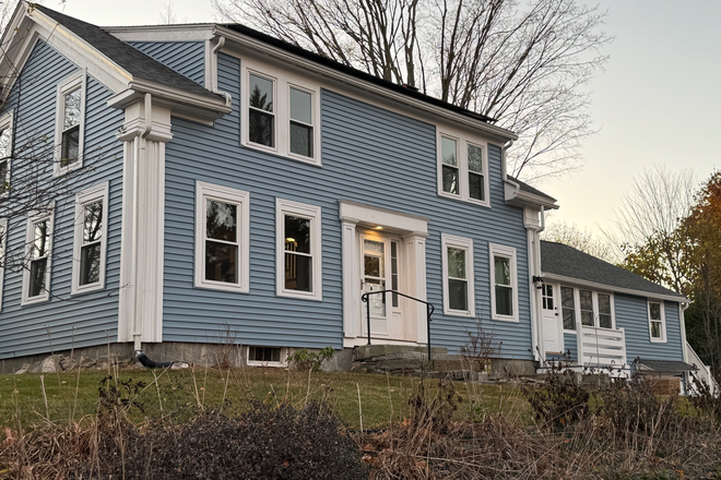 Front entrance - 2 bedroom apartment in Belchertown