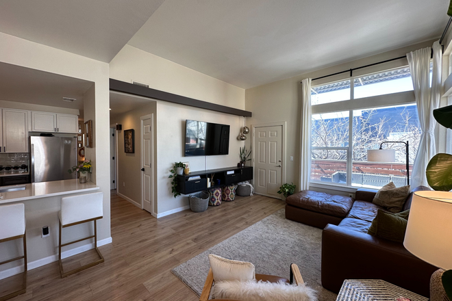 living - Private Owner 2Bed 1Bath Condo ~10 mins from Anchutz Medical Campus