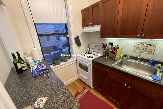 1 - Allston No Broker or application Fees 1 and 4 bedroom units for 9/1 walk to Green Line!