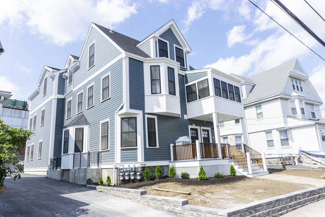 . - 3BR/2.5BA Allston Duplex - W/D in Unit, A/C, Near Green Line Apartments