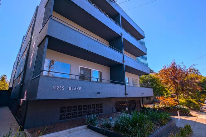 Exterior view of the apartment building. - Roommate Wanted! Apartment with a Balcony