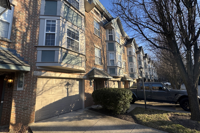 Outside view - Townhouse close to campus