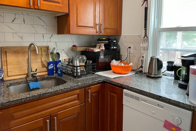 1 - SEPT 2026 – East Cambridge 3 Bed with Central A/C, Parking & Pet Friendly! No Broker Fees! Apartments