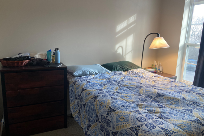 Bed; Window next to it - Summer 26 Private Bed and Bath in Furnished Quad - University Edge (Near DAAP and Med Campus)