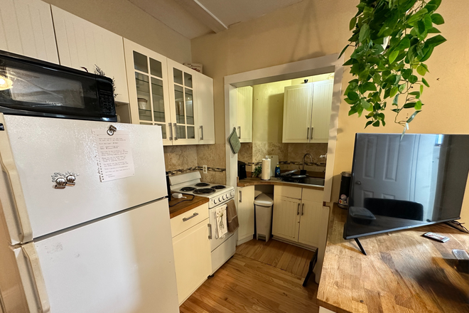 living - UPDATED STUDIO WITH HEAT/HOT WATER INCLUDED! NO BROKER FEE, AVAIL 9/1/26!!