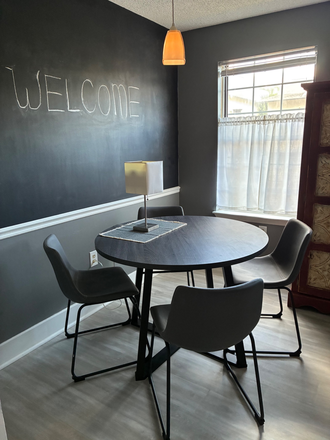 kitchen / dining area - your PRIVAT CONDO, furnished - this is NOT a shared rental - 2BR/1.5 baths, close to campus