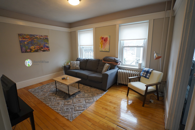 1 - SEPT 2026-Fantastic Forest hills 3 bed. Easy MBTA! Student OK. NO FEE!