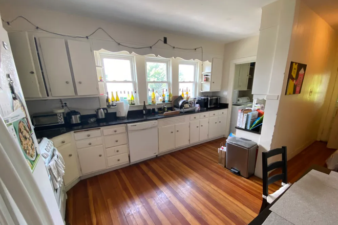 Call NOW for showings! 617-236-8600 - FOSTER ST - 2 LVL TOP FLR 5BR AVAIL *9/1/2027* W/ YRD, EIK, IN UNIT LNDRY, GRG PRKNG, 2 BATH, DW Apartments