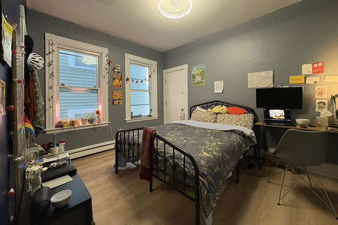 Bedroom - May-August: 1 Furnished Bedroom at Brigham Circle