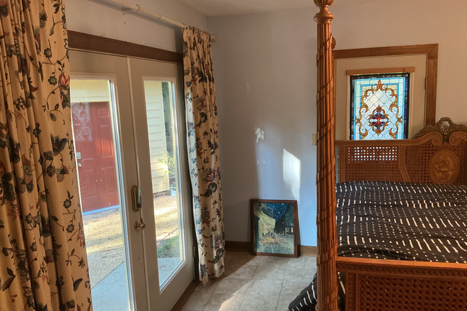 studio - Studio near law school in quiet neighborhood, ALL utilities included. Available January, 2027. House