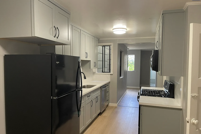 Shared Kitchen - Large Private Bedroom for Rent in Shared House