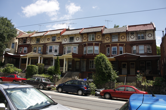 615 front - 615 South 42 Street. Apartment with backyard, convenient location USP, Penn and Drexel and public t