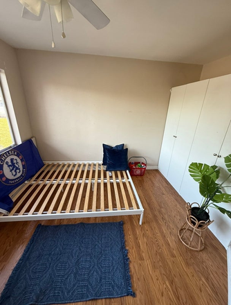 Bedroom - Private Room Available in 5-Bed Home Near Chapman