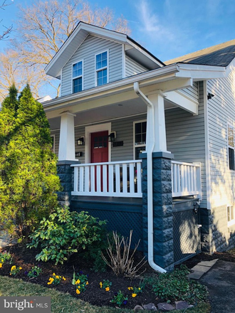 Outside street view - Independent upstairs suite with attached private bathroom in a shared house in Brentwood, MD
