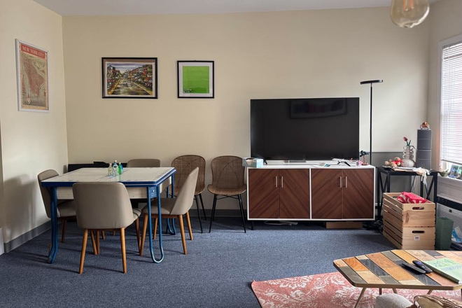 Living room - 1 Bedroom Apartment Cambridge Summer Sublet HUH Housing 18 Banks Street