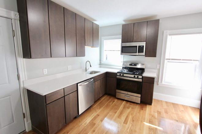 1 - Sept 2026, Fantastic 4 bed/2 bath, Cats Friendly, Parking Inc., No Fee