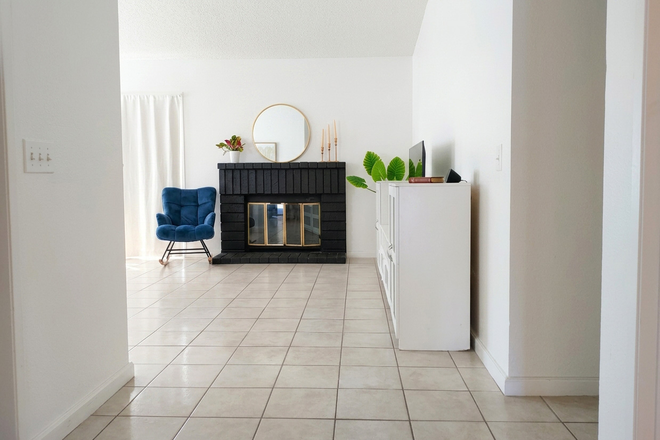 Entry - Fully Furnished 2BR/1BA Private Home Suite w/ Private Laundry (8-minute drive to UC Riverside )