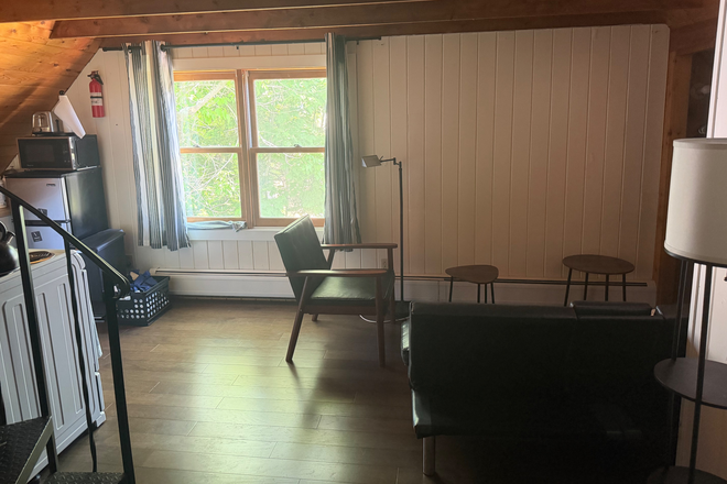living space - Second Floor Studio with Loft space