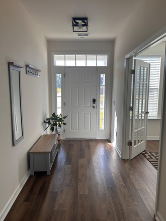 Entry way - Beautiful 3 bed 2.5 bath home 30 mins to downtown