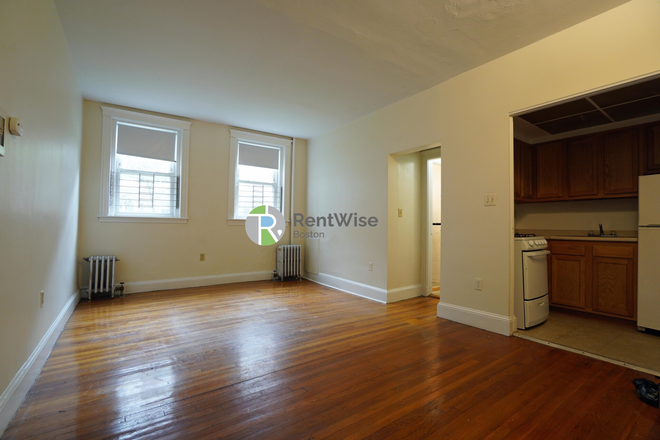 1 - SEPT 2026-HUGE Brighton 1 bed. H/HW inc. Elevator! No Fee To You!