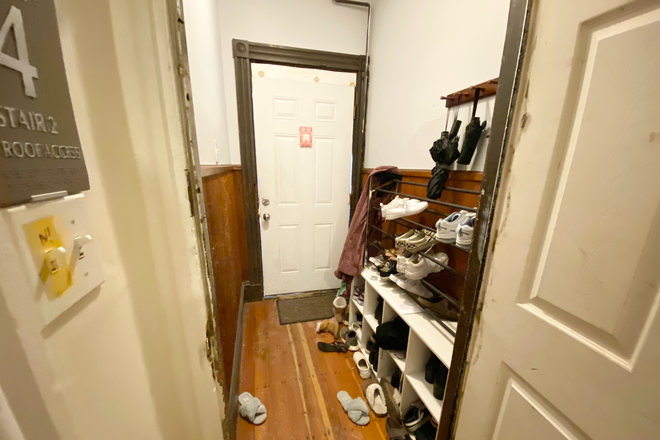 Entrance - 4 Bd on Calumet, Avail 09/01, Disposal, Yard, Pantry