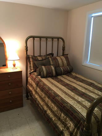 Bedroom 2 - Rooms on CUE Gold Route to GMU
