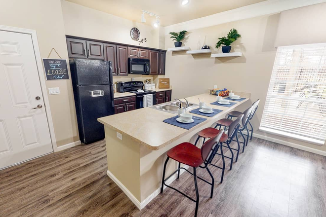 Kitchen - University Edge Apartments (2 bedroom)