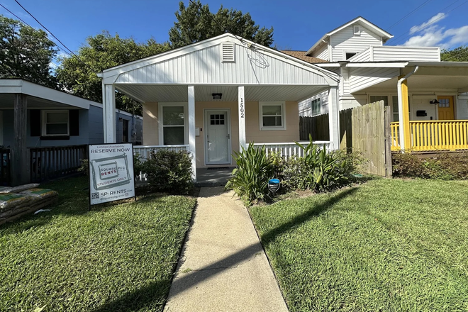 Front Entry - 2-bedroom, 1-bath home just blocks from ODU.