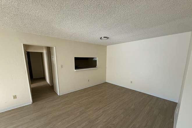 3 - AVAILABLE NOW: 1937 Warren Ave #305 Apartments